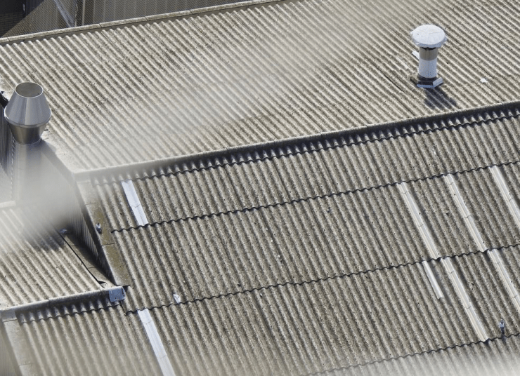 Imatge d'arxiu d'una teulada d'amiant al barri de la Prosperitat