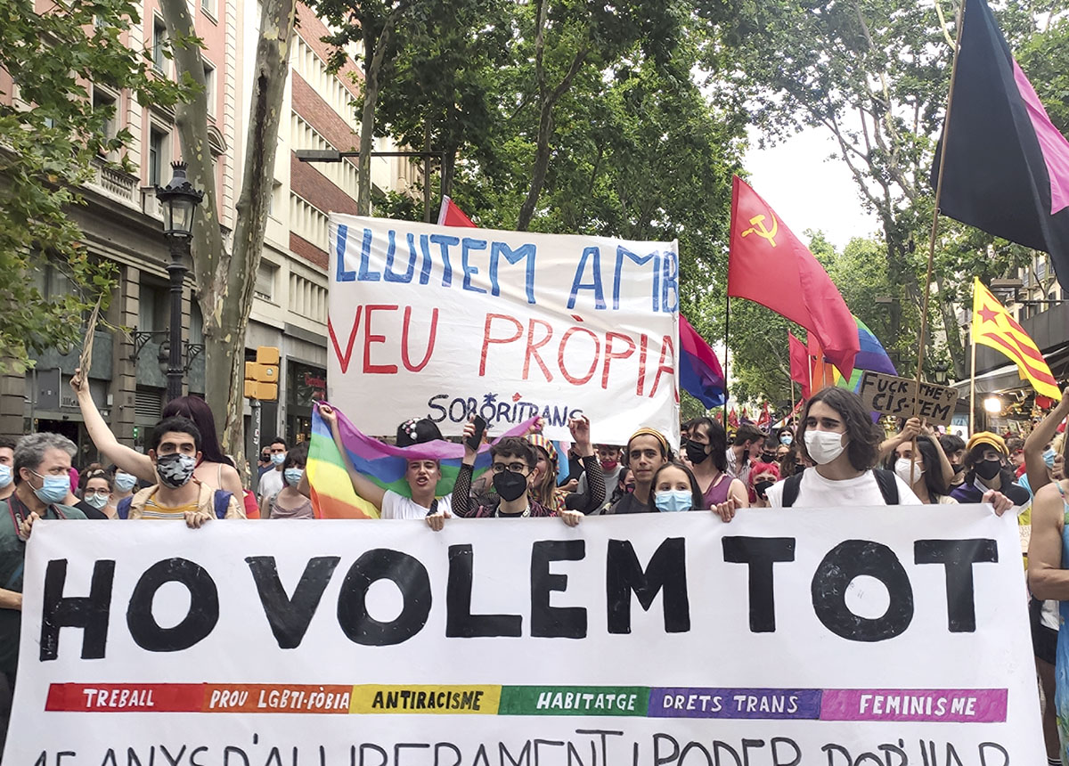 Capçalera de la manifestació de l’Orgull de l’any 2021 a Barcelona