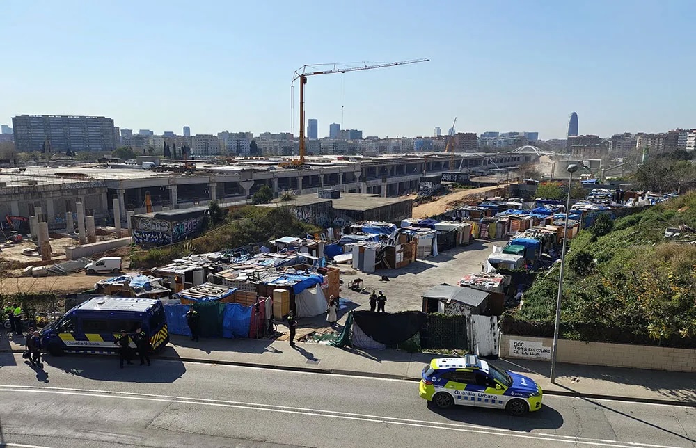Davant el desallotjament de l’assentament del carrer del Pont del Treball Digne sense alternativa residencial